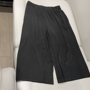 Top shot flowy cropped pants